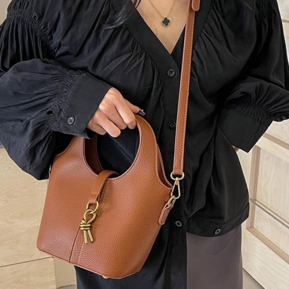 Top handle leather bucket bag with crossbody strap small size in honey brown - Picture 2 of 5